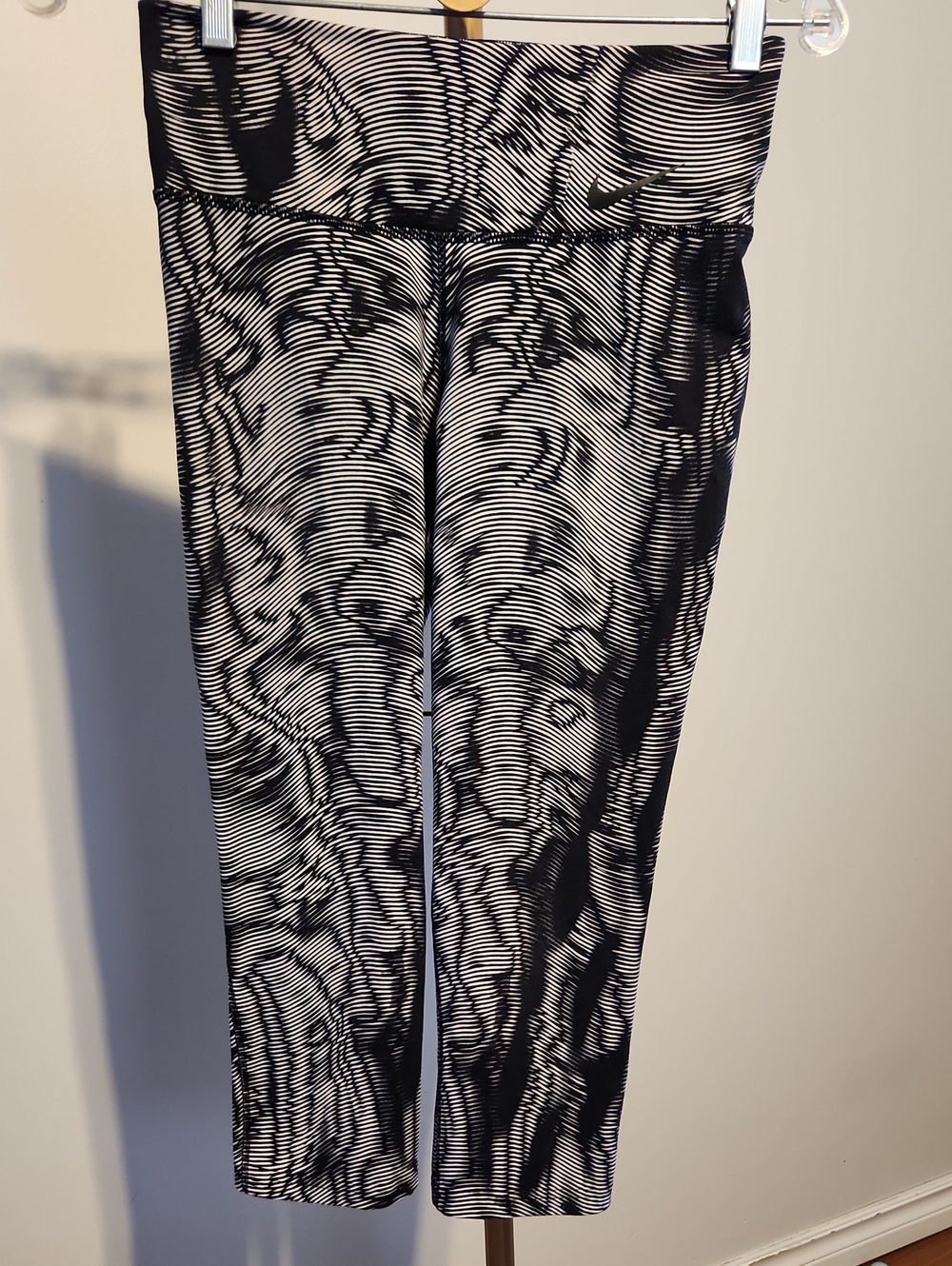 Nike Black & White Patterned Cropped Leggings